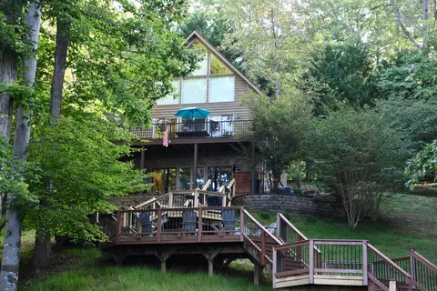 105 Highview Dr, Moneta, VA 24121