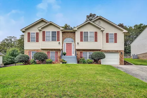 2511 Fountain Ln, Vinton, VA 24179
