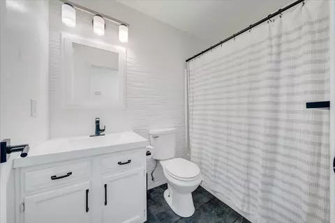 Bath - 5609 Legate Dr, Roanoke, VA 24019 photo 2 of 2