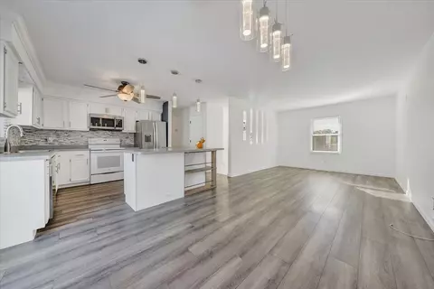 Living - 5609 Legate Dr, Roanoke, VA 24019 photo 5 of 5
