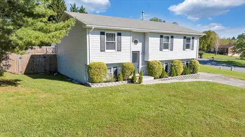 Exterior - 5609 Legate Dr, Roanoke, VA 24019 photo 9 of 18