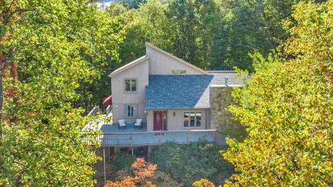 5747 Sugar Loaf Mountain Rd, Roanoke, VA 24018