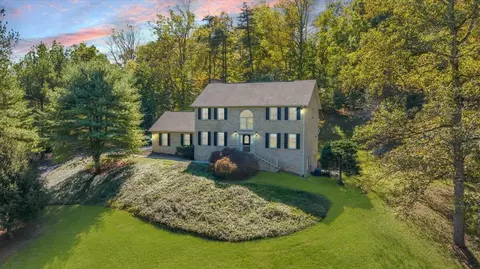 419 Woodridge Rd, Troutville, VA 24175