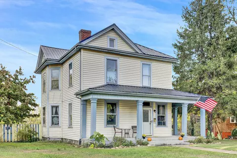 1011 Broad St, Altavista, VA 24517