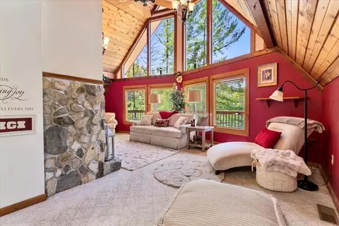 Living - 701 Cardinal Dr, Pulaski, VA 24301 photo 5 of 5