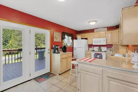 Kitchen - 701 Cardinal Dr, Pulaski, VA 24301 photo 2 of 4