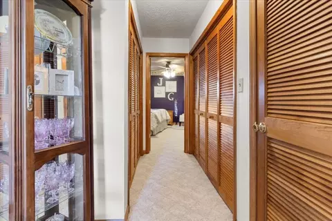 Entry Way - 701 Cardinal Dr, Pulaski, VA 24301 photo 3 of 6