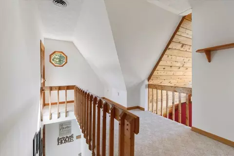 Entry Way - 701 Cardinal Dr, Pulaski, VA 24301 photo 5 of 6