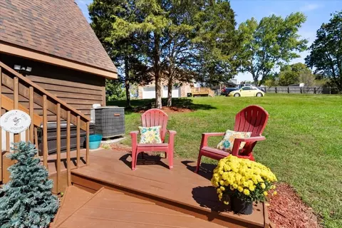 Exterior - 701 Cardinal Dr, Pulaski, VA 24301 photo 11 of 23