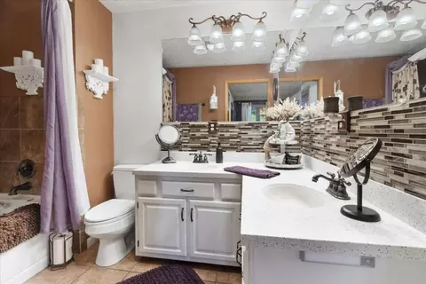 Bath - 701 Cardinal Dr, Pulaski, VA 24301 photo 1 of 5