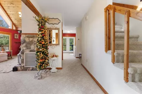 Entry Way - 701 Cardinal Dr, Pulaski, VA 24301 photo 1 of 6