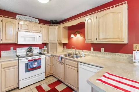 Kitchen - 701 Cardinal Dr, Pulaski, VA 24301 photo 3 of 4