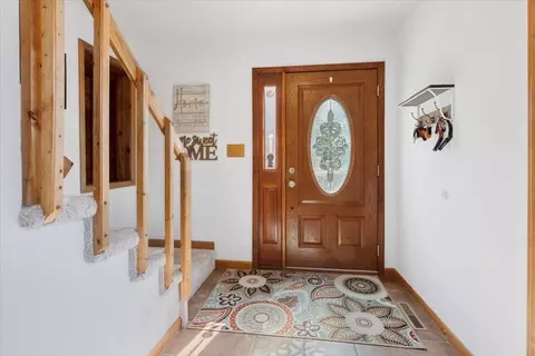 Entry Way - 701 Cardinal Dr, Pulaski, VA 24301 photo 2 of 6