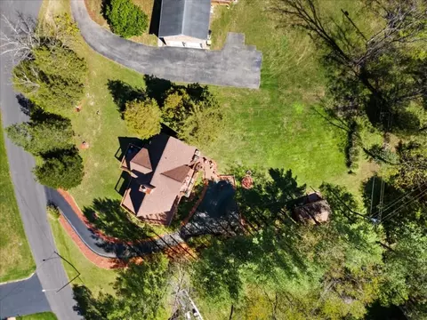View/Area - 701 Cardinal Dr, Pulaski, VA 24301 photo 2 of 2
