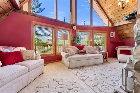 Living - 701 Cardinal Dr, Pulaski, VA 24301 photo 1 of 5