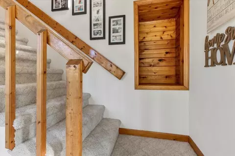 Entry Way - 701 Cardinal Dr, Pulaski, VA 24301 photo 4 of 6