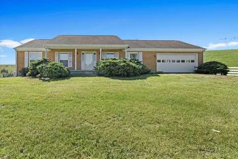7480 Bending Oak Dr, Catawba, VA 24070