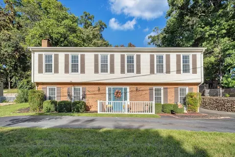 5840 Merriman Rd, Roanoke, VA 24018