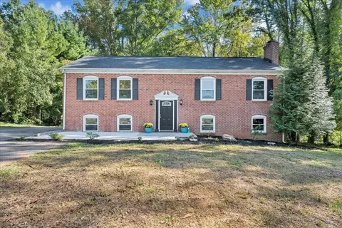 511 Arrowhead Dr, Lynchburg, VA 24502