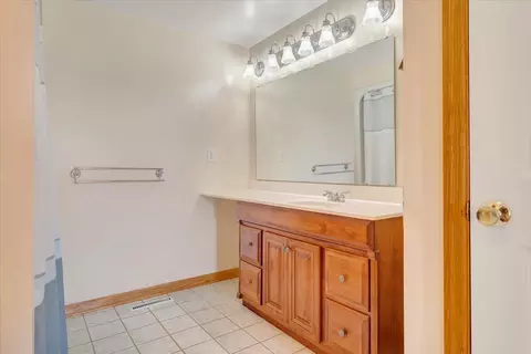 Bath - 1775 Dickerson Rd, Goodview, VA 24095 photo 5 of 5