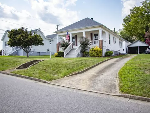 260 W College St, Rocky Mount, VA 24151