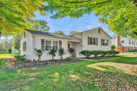 3704 London Cir, Roanoke, VA 24018