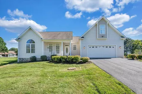 105 Queen Mothers Ct, Wirtz, VA 24184
