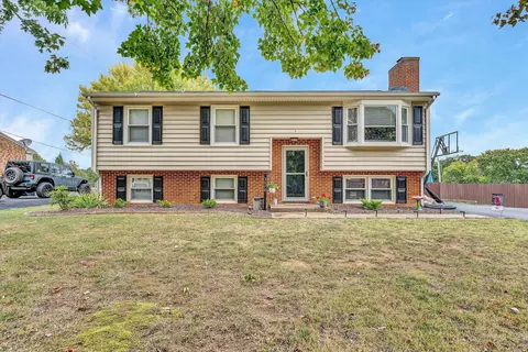 3074 Bandy Rd, Roanoke, VA 24014