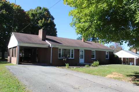 1030 Windy Ridge Dr, Bedford, VA 24523