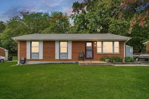 742 Kenyon Rd, Vinton, VA 24179