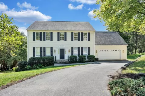 2601 Bobwhite Dr, Roanoke, VA 24018