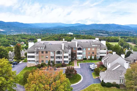 5042 Hunting Hills Sq, Roanoke, VA 24018
