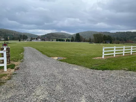 9786 Tinsley Ln, Bent Mountain, VA 24059