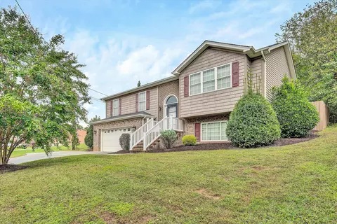 705 Mecca St NE, Roanoke, VA 24012