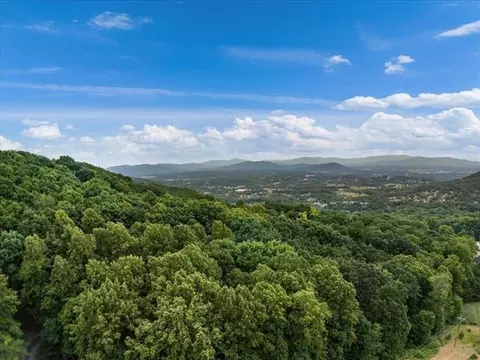 4468 Toddsbury Dr, Vinton, VA 24179