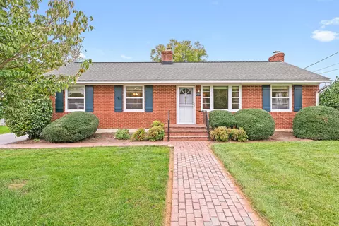 3757 Fairburn Dr, Roanoke, VA 24018