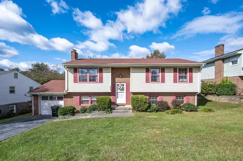 5537 N Lake Dr, Roanoke, VA 24019