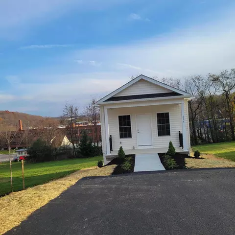 695 Liberty St, Christiansburg, VA 24073