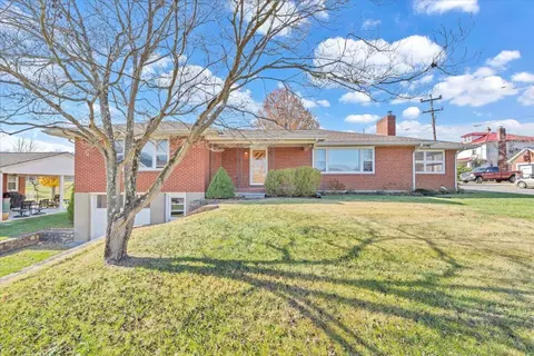 2508 S Carpenter Dr, Covington, VA 24426