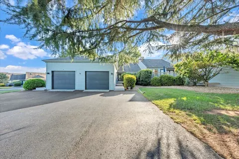 107 Clubhouse Tower Dr, Moneta, VA 24121