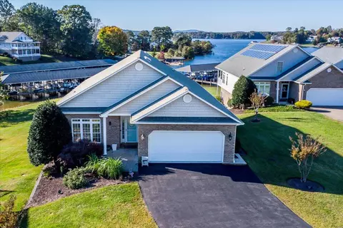 235 Lands End Cir, Union Hall, VA 24176