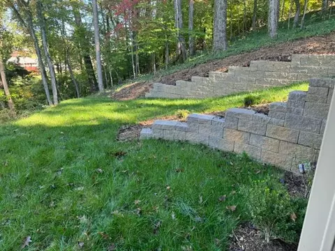 Exterior - 2768 Mcvitty Rd, Roanoke, VA 24018 photo 5 of 6