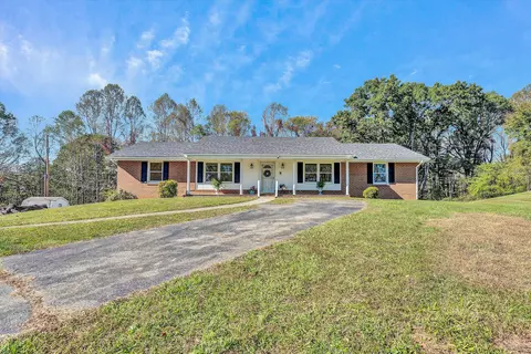 1325 Drewrys Hill Rd, Vinton, VA 24179