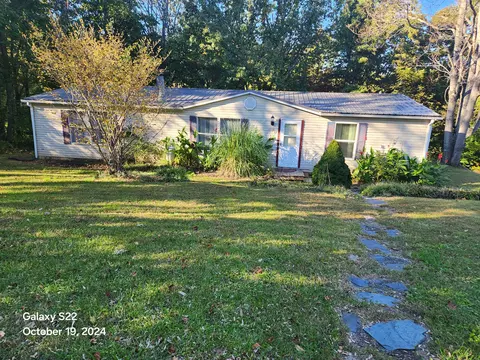 104 Sunnyview Ct, Vinton, VA 24179