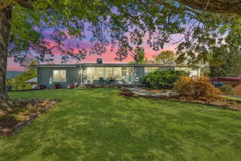 910 Ridgecrest Dr, Roanoke, VA 24019