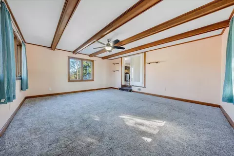 Living - 910 Ridgecrest Dr, Roanoke, VA 24019 photo 9 of 13