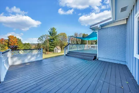 Exterior - 910 Ridgecrest Dr, Roanoke, VA 24019 photo 7 of 12