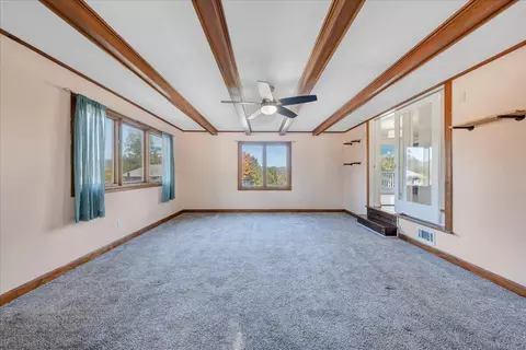 Living - 910 Ridgecrest Dr, Roanoke, VA 24019 photo 10 of 13