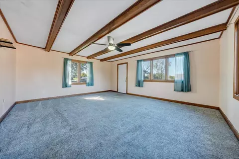 Living - 910 Ridgecrest Dr, Roanoke, VA 24019 photo 7 of 13