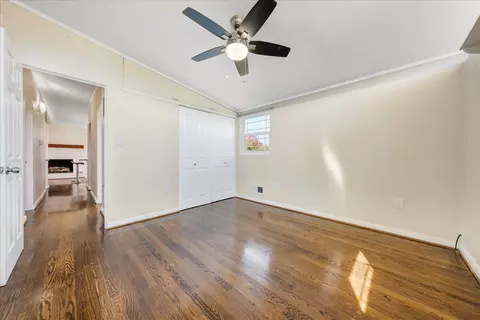 Bedroom - 910 Ridgecrest Dr, Roanoke, VA 24019 photo 6 of 6